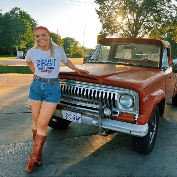 Meet your Posher, Claire - Picture 4 of 5